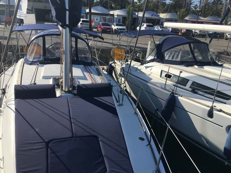 Barcelona: Sunset Boat Trip with Cava Wine and Snacks - Shared sunset trip or private sailing?