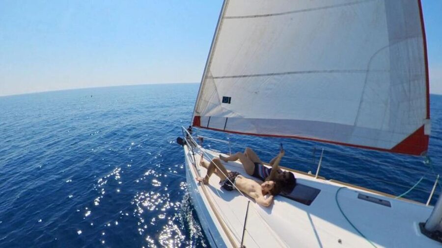Barcelona: Sunset Sailing Experience with Snacks and Cava - Wind, waves, and seasickness