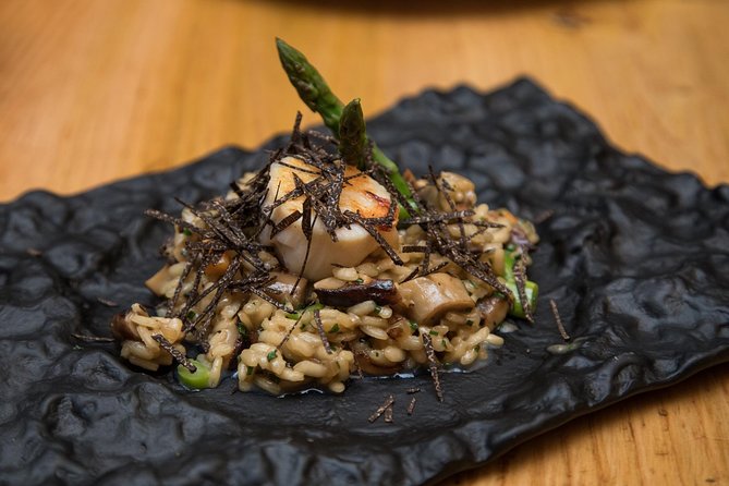 Barcelona Wine and Gourmet Tapas Tour - Why this food tour feels like an evening out