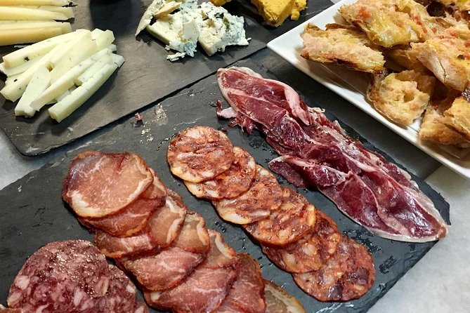 Barcelona Wine and Gourmet Tapas Tour - The tapas: croquettes first
