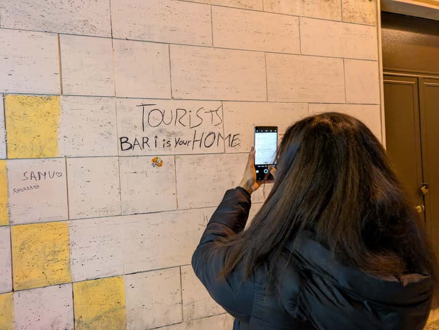 Bari: Street Food Walking Tour with Wine Tasting - Piazza Mercantile and the old town’s public life