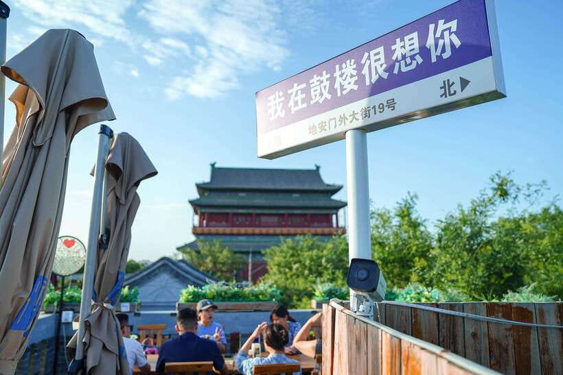 Beijing: Hidden Gems Guided Food Tour with Beer and Tastings - What the guides add to the evening
