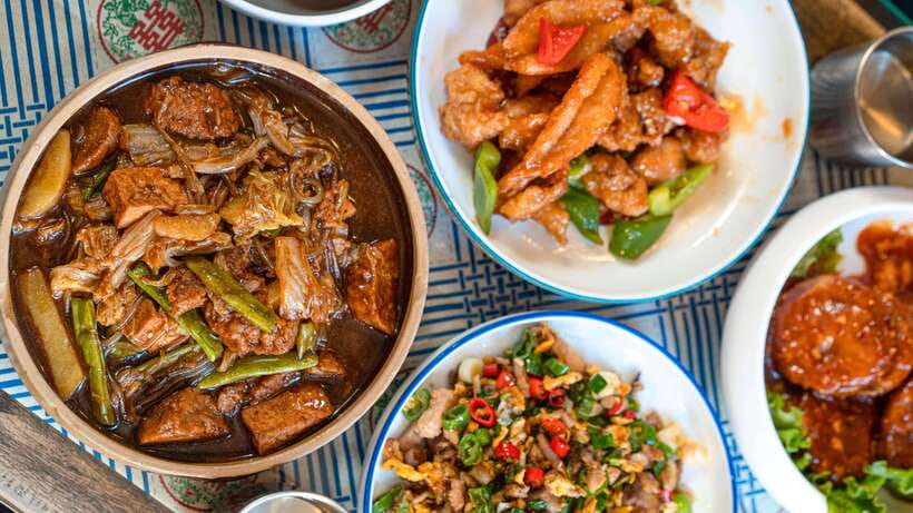 Beijing: Hidden Gems Guided Food Tour with Beer and Tastings - Meeting at Shichahai and entering the hutongs