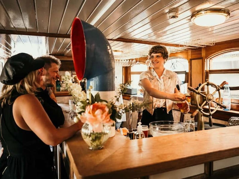 Berlin: 2.5-Hour Beer & Sunset Sightseeing Boat Cruise - Starting at Alte Börse