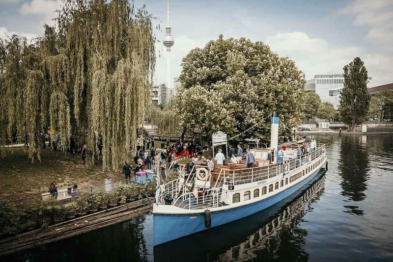 Berlin: 2.5-Hour Beer & Sunset Sightseeing Boat Cruise - Island of Youth and the river’s quieter stretch