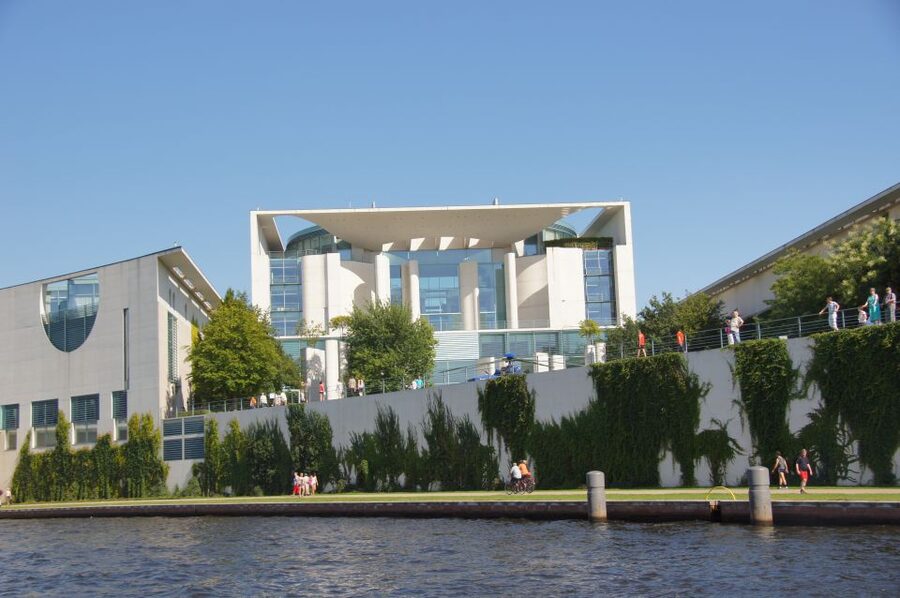Berlin: Dinner Cruise on the Spree with Prosecco - A slow Berlin evening on the Spree