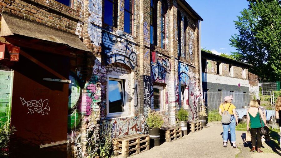 Berlin: Guided Craft Beer & Cultural Tour With Snacks - What makes the Friedrichshain setting worthwhile