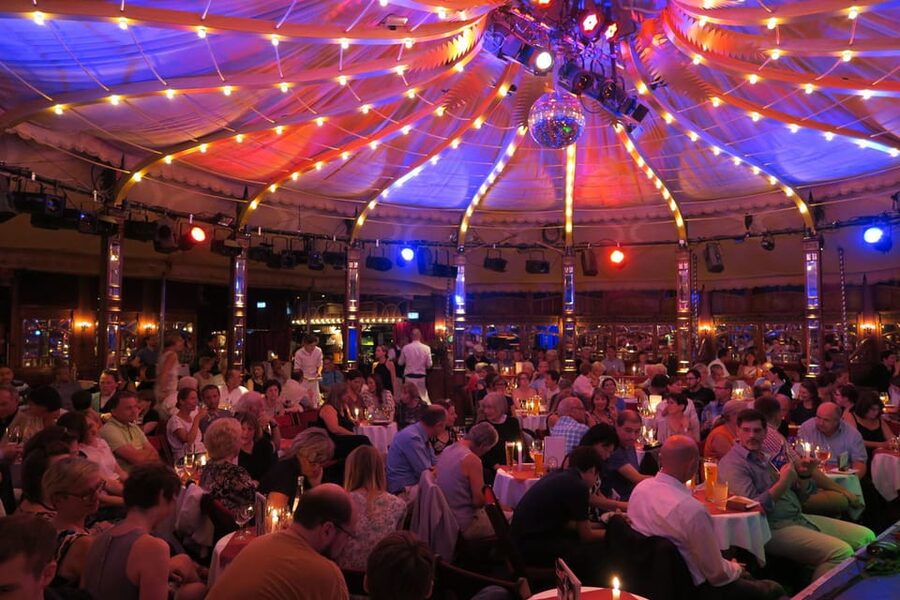 Berlin: Ticket for Bar Jeder Vernunft - Theater & Restaurant - Dinner, Tables, and the €5 Credit