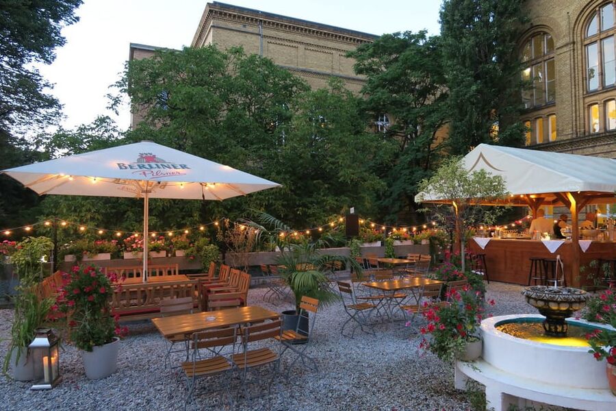 Berlin: Ticket for Bar Jeder Vernunft - Theater & Restaurant - What Happens From Arrival to Curtain