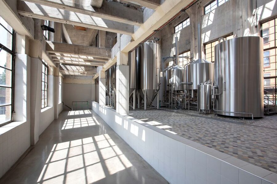Berlin: Vagabund Brauerei Beer Tasting & Guided Brewery Tour - What happens on the brewing floor