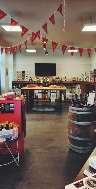 Berlin: Wine on Canvas - Paint Workshop and Wine Tasting - What the wine tasting adds