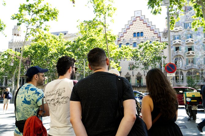 Best of Barcelona: Sagrada Família, Gaudí & Candy Tasting Tour! - Casa Amatller and the best chocolate pause