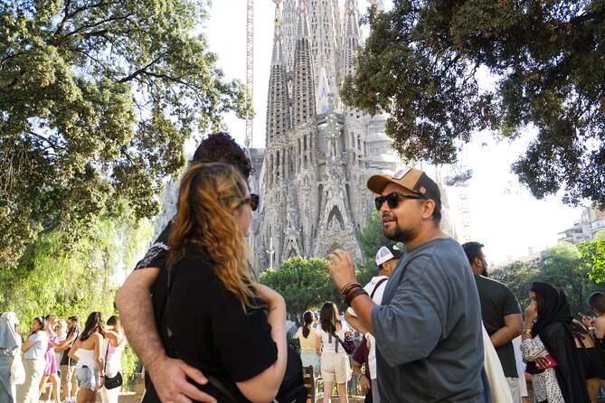 Best of Barcelona: Sagrada Família, Gaudí & Candy Tasting Tour! - La Mansana de la Discordia and architectural rivalry
