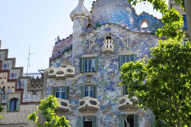 Best of Barcelona: Sagrada Família, Gaudí & Candy Tasting Tour! - The guide can shape the whole experience