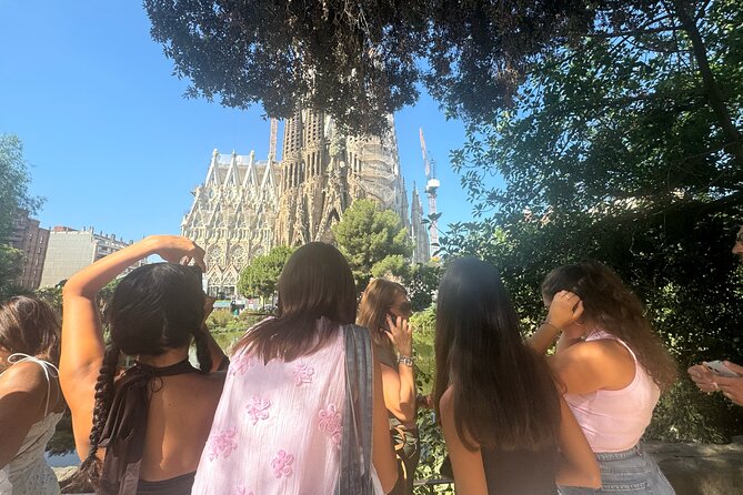 Best of Barcelona: Sagrada Família, Gaudí & Candy Tasting Tour! - Time, walking, and what the price really covers