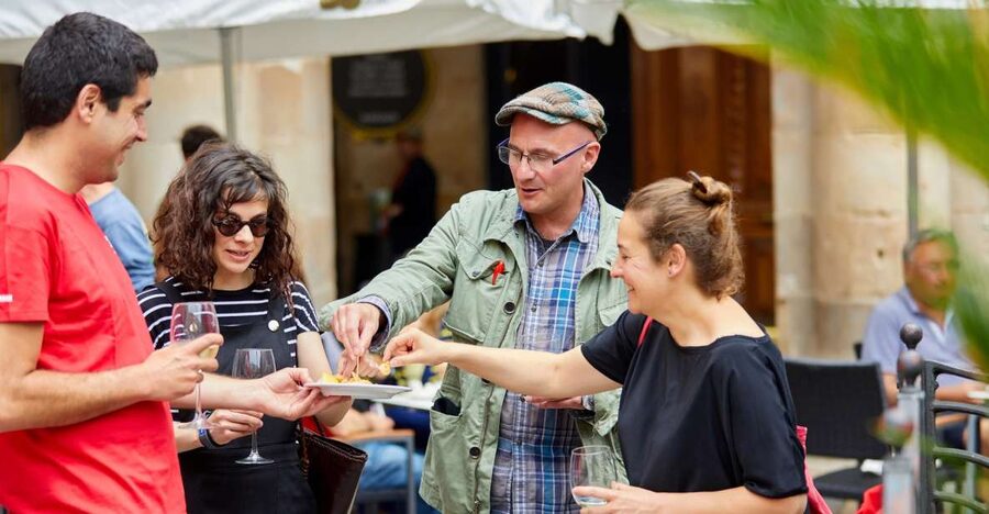 Bilbao: Exclusive Food & Wine Tasting Tour with Local Guide - Walking through Casco Viejo, one bar at a time