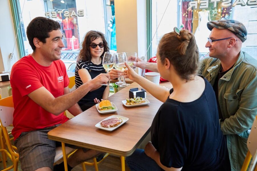 Bilbao: Exclusive Food & Wine Tasting Tour with Local Guide - Guides who make the route personal