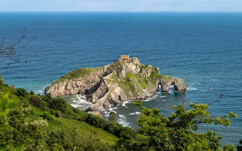 Bilbao: Gaztelugatxe, Bermeo, Mundaka, Gernika, & Wine Tour - Bermeo, a working coastal town