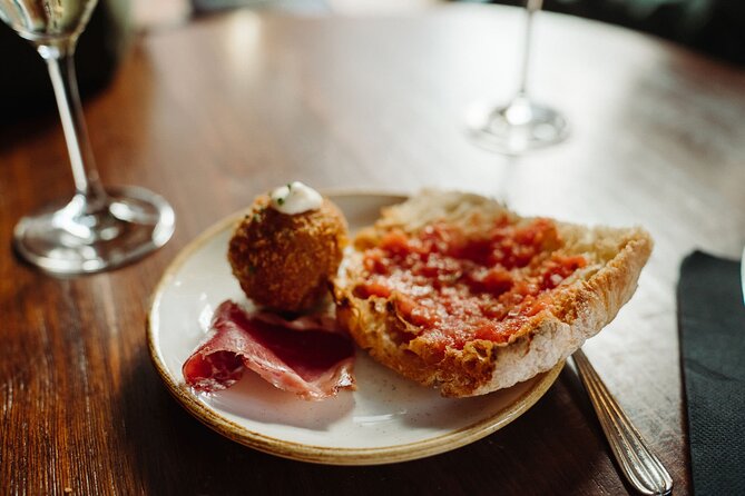 Bohemian Barcelona Neighborhood Evening Tapas & Wine Tour - Why El Born makes a good setting for a food walk