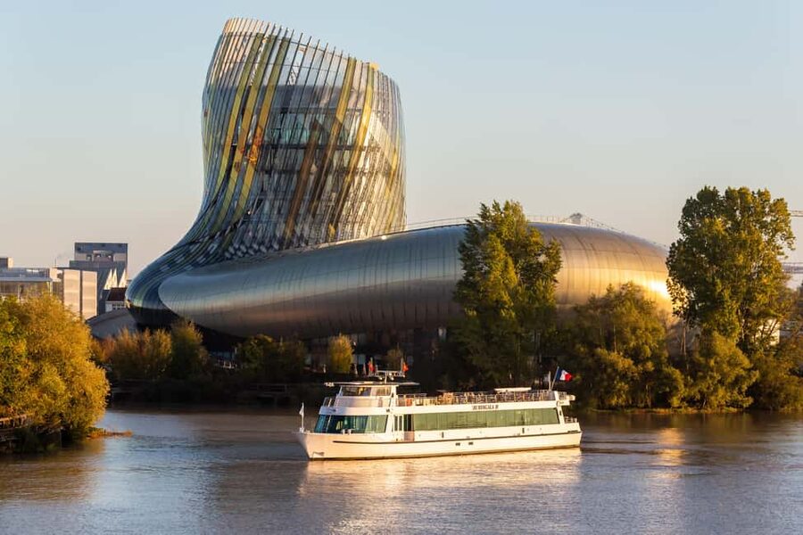 Bordeaux: Guided Wine and Canelé Discovery Cruise - Place de la Bourse and the Port of the Moon