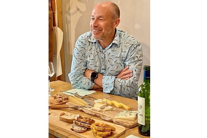 Bordeaux Old Town Food and Wine Tour - How much food should you expect?