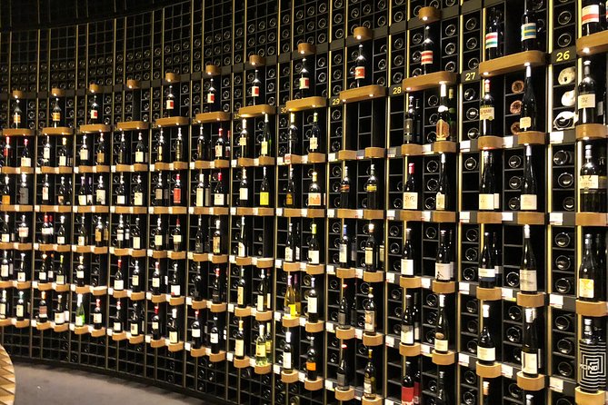 Bordeaux Old Town & Market Local Food with Wine Tastings Tour - Inside Vieux Bordeaux and the market district