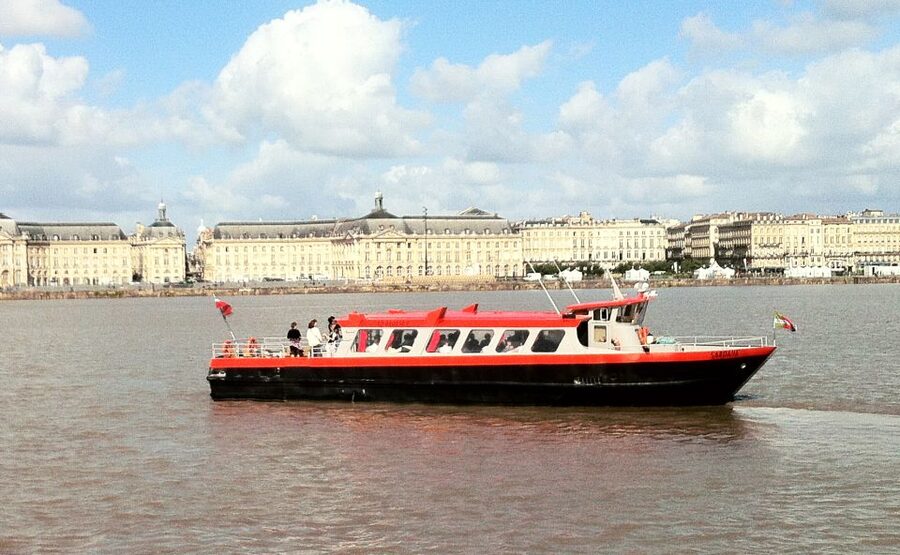 Bordeaux: River Cruise with Commentary, Wine and Canelé - Who should book this Bordeaux cruise?