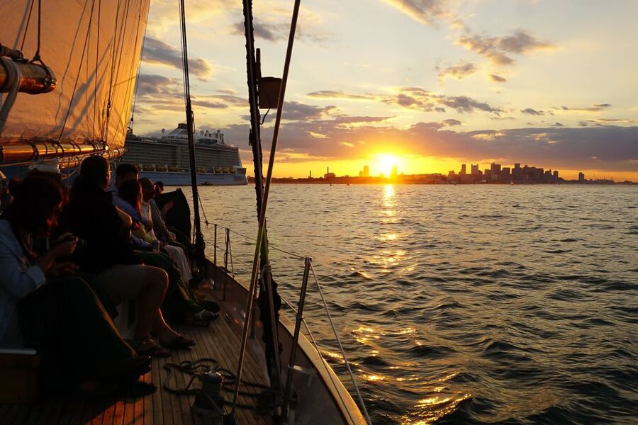 Boston: Harbor Champagne Sunset Sail from Rowes Wharf - The crew and the tone onboard