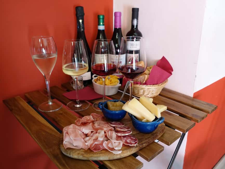 Boutique Wine Tasting in Turin City Center - Finding the small wine bar near the Royal Palace