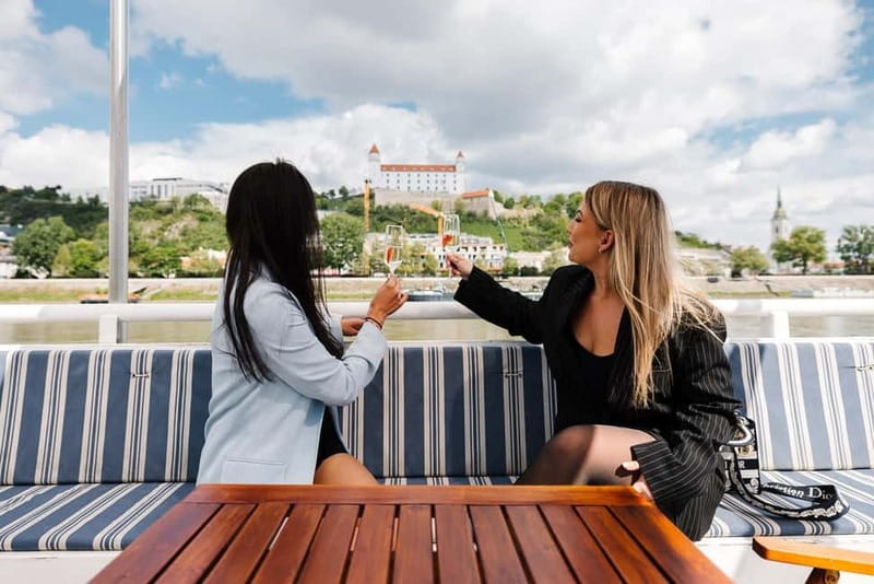 Bratislava: Panorama Cruise with Unlimited Prosecco - A short cruise with a very clear purpose