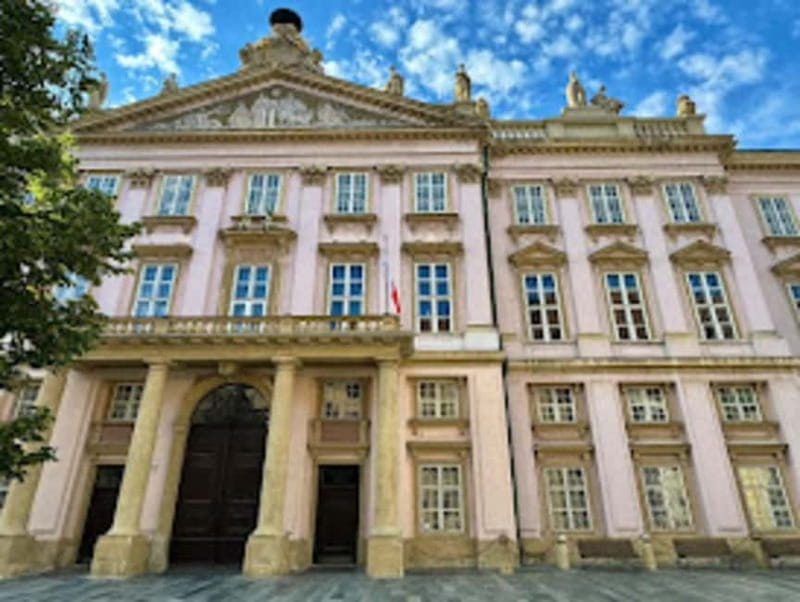 Bratislava: Private Walking Tour with Optional Beer Tasting - Michael’s Gate and the old seat of power
