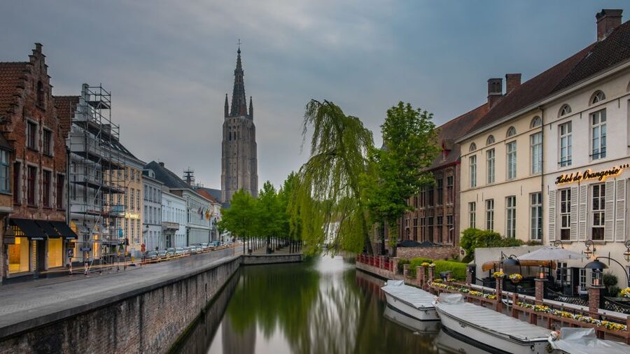 Bruges: Guided Tour & Boat Ride with Optional Beer Tasting - Walplein, Stoofstraat, and the Church of Our Lady