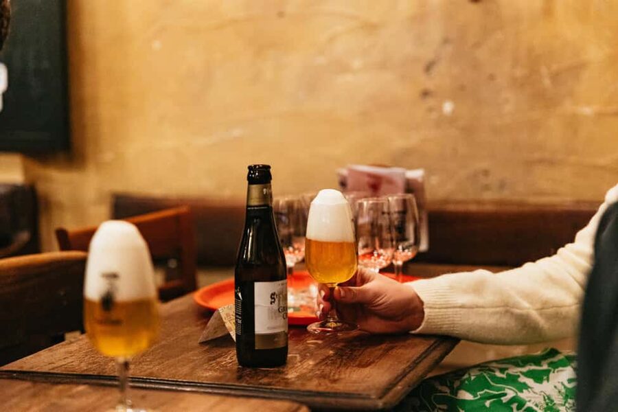 Brussels: Beer Tour with 6 Beers and 3 Chocolate Tastings - Why this beer walk feels different from a standard pub crawl