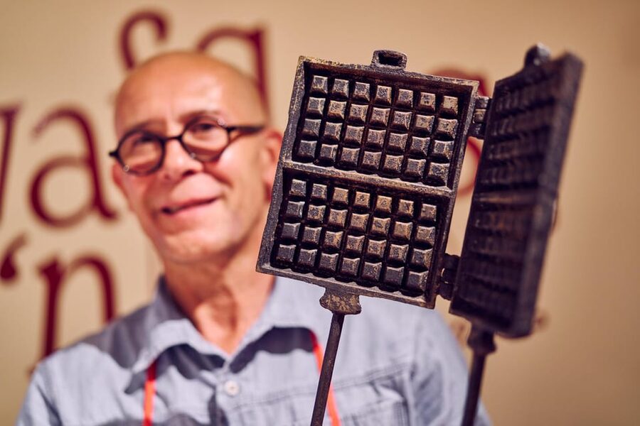 Brussels: Belgian Waffle Making Workshop with Beer Tasting - Who should book this activity?