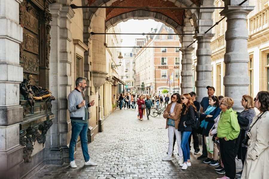 Brussels: City Highlights Walking and Tasting Tour - The guides make the difference