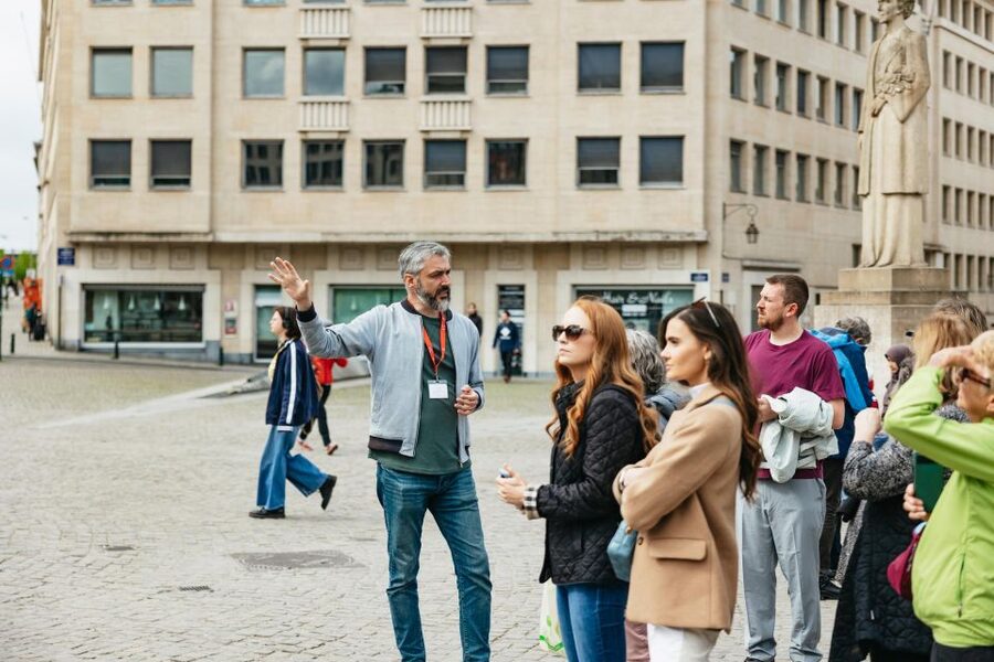 Brussels: City Highlights Walking and Tasting Tour - Who should book this tour