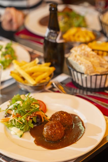 Brussels Food Tour: Main Dish, Beer, Waffle & Chocolate - Eating your way through the Marolles