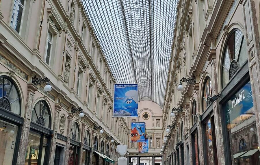 Brussels: Walking Food Tour with Chocolate, Beer, & Waffles - Trappist beer in an old tavern