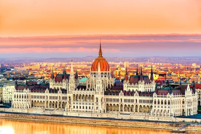 Budapest Danube Sightseeing Cruise with Unlimited Drinks - The best parts at a glance