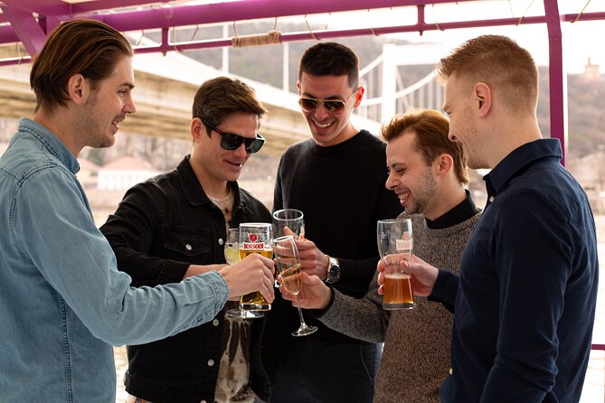 Budapest Danube Sightseeing Cruise with Unlimited Drinks - A one-hour view of Budapest from the Danube