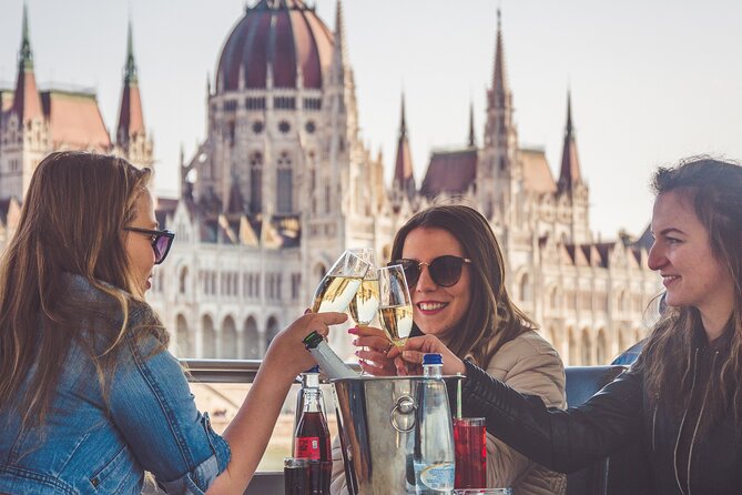Budapest Danube Sightseeing Cruise with Unlimited Drinks - Chain Bridge and Gresham Palace