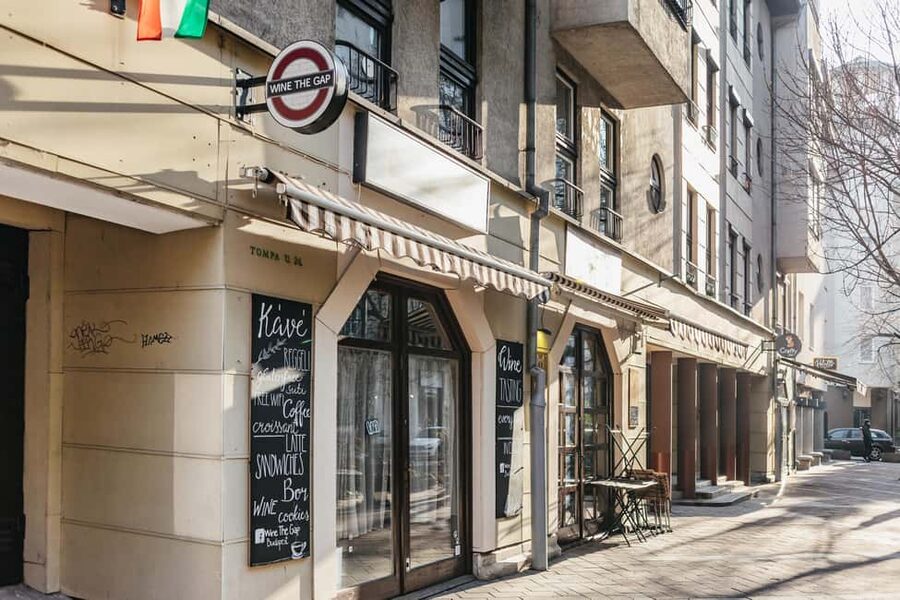 Budapest: Hungarian Wine Tasting with 8 Wines and Tapas - A social evening that works for solo visitors