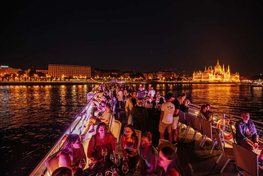 Budapest: Lotus Cruise with Unlimited Aperol and Prosecco - Why the Danube is the star of this cruise