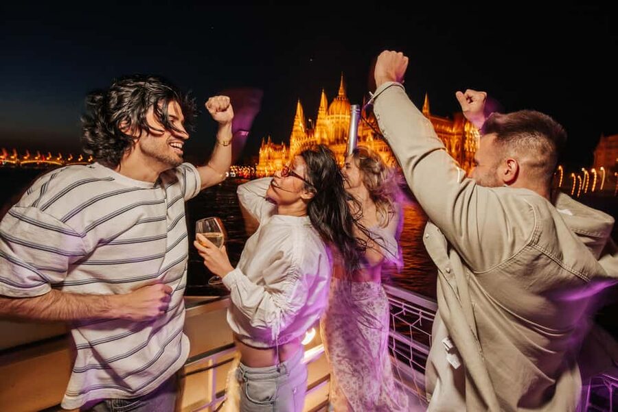Budapest: Lotus Cruise with Unlimited Aperol and Prosecco - How the price compares with the experience