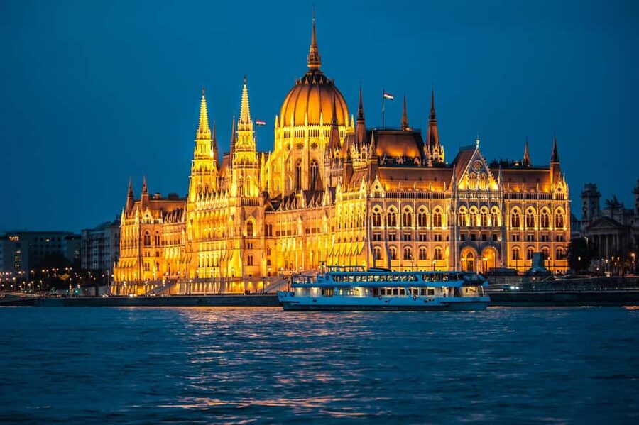 Budapest: Parliament Panorama Cruise with Törley Prosecco - Who will get the most from this cruise?