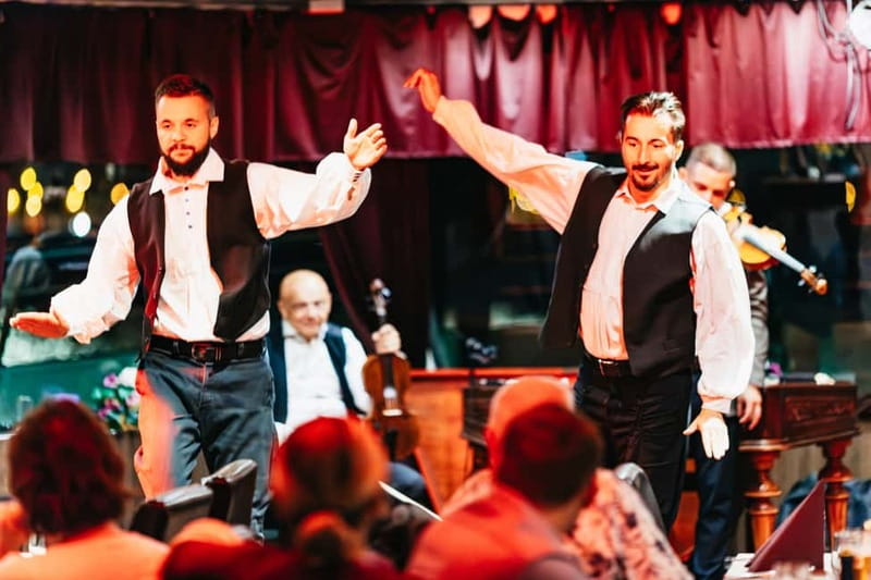 Budapest: Prosecco Dinner Cruise with Live Music - Should you book the Silverline dinner cruise?