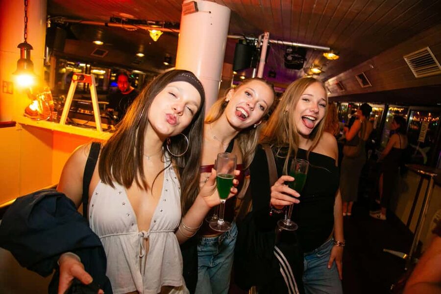 Budapest: Sightseeing River Cruise with Unlimited Cocktails - Budapest by Boat: What This $29 Cruise Really Offers