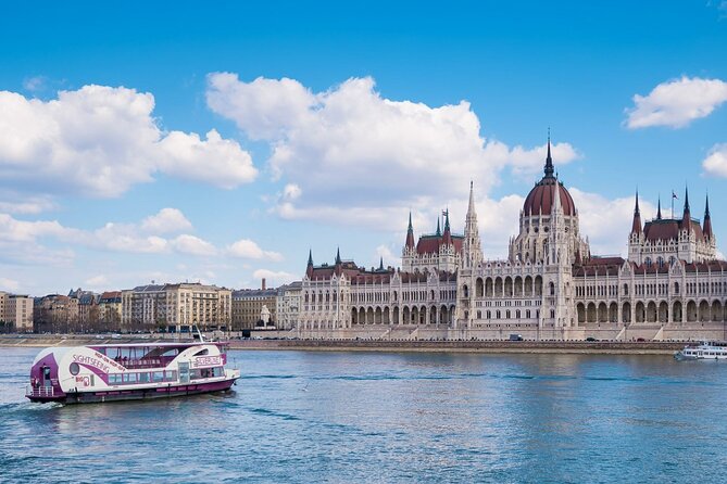 Budapest Sightseeing with Drink Included - Gellért Hill and the Buda side