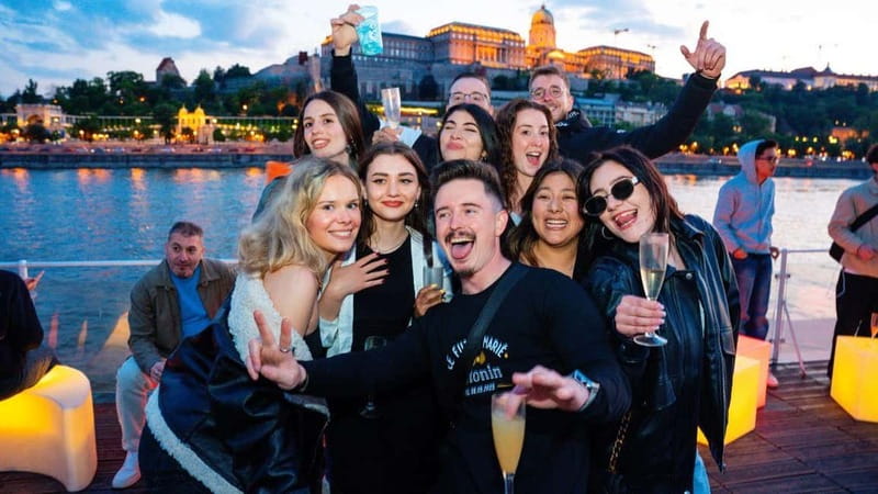 Budapest: Sip and Sail River Cruise with Unlimited Prosecco - Margaret Bridge and Margaret Island