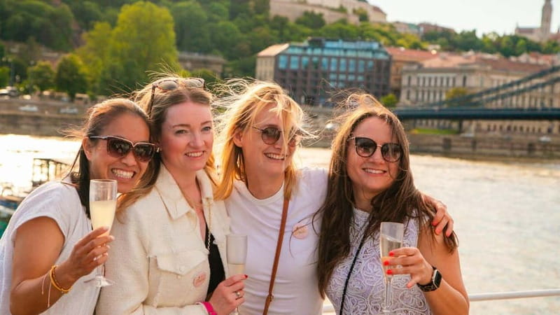 Budapest: Sip and Sail River Cruise with Unlimited Prosecco - Chain Bridge and the central Budapest lights